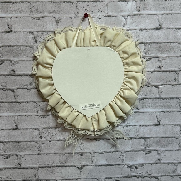 Heart Shape SISTER Note Ruffle Cursive Heart Decor 10 in X 10 in Vintage - Picture 2 of 10